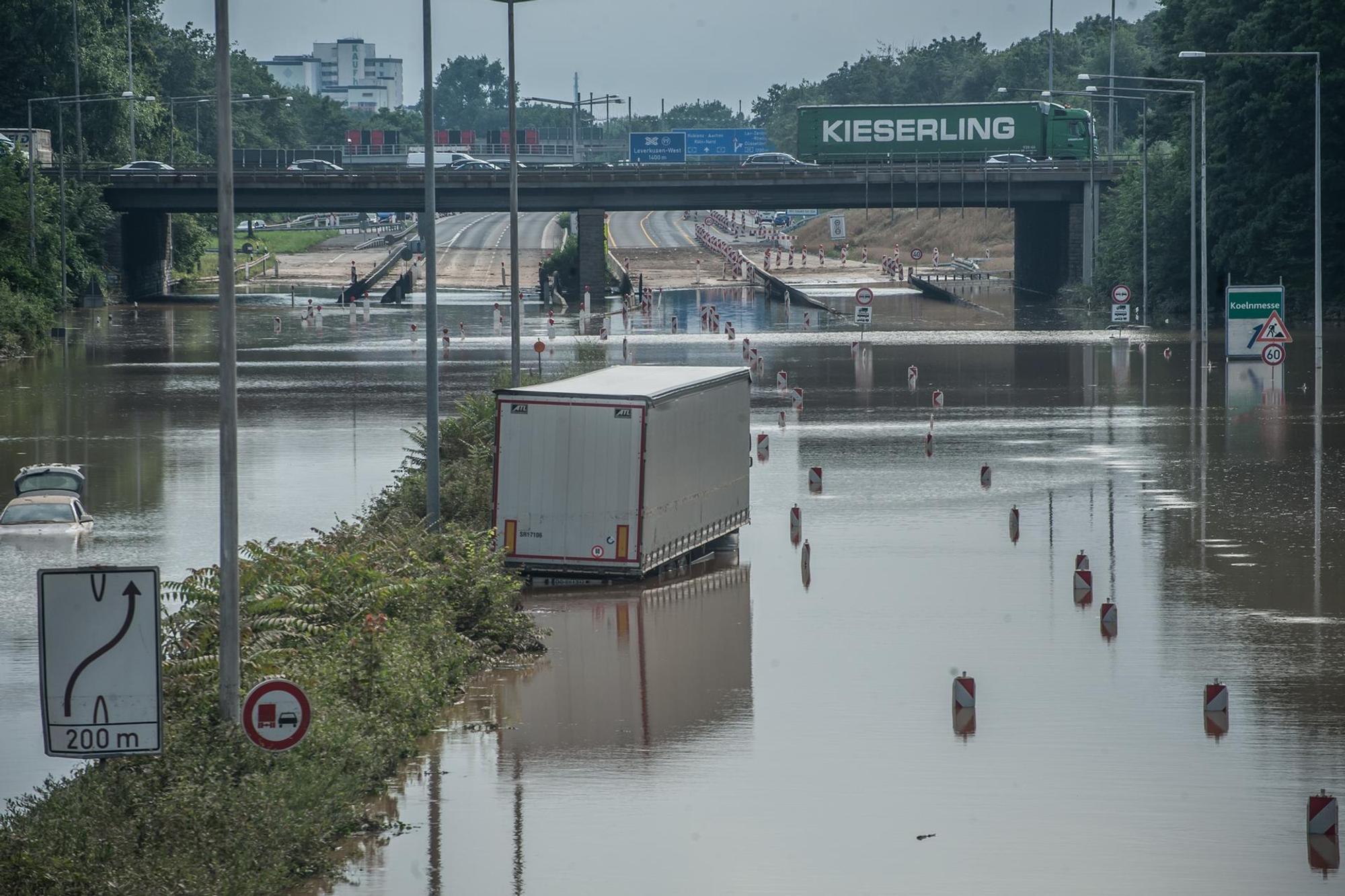 hochwasser_Autobahn1_RLE_leverkusen07152021ALF_5375 (1)