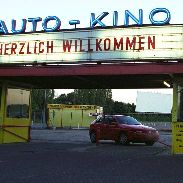 Der Eingang des Autokinos in Porz.