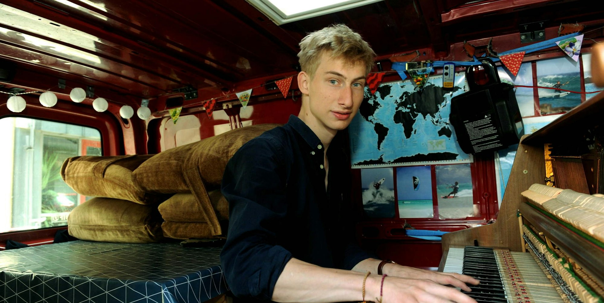 04061KlavieraufReisen12