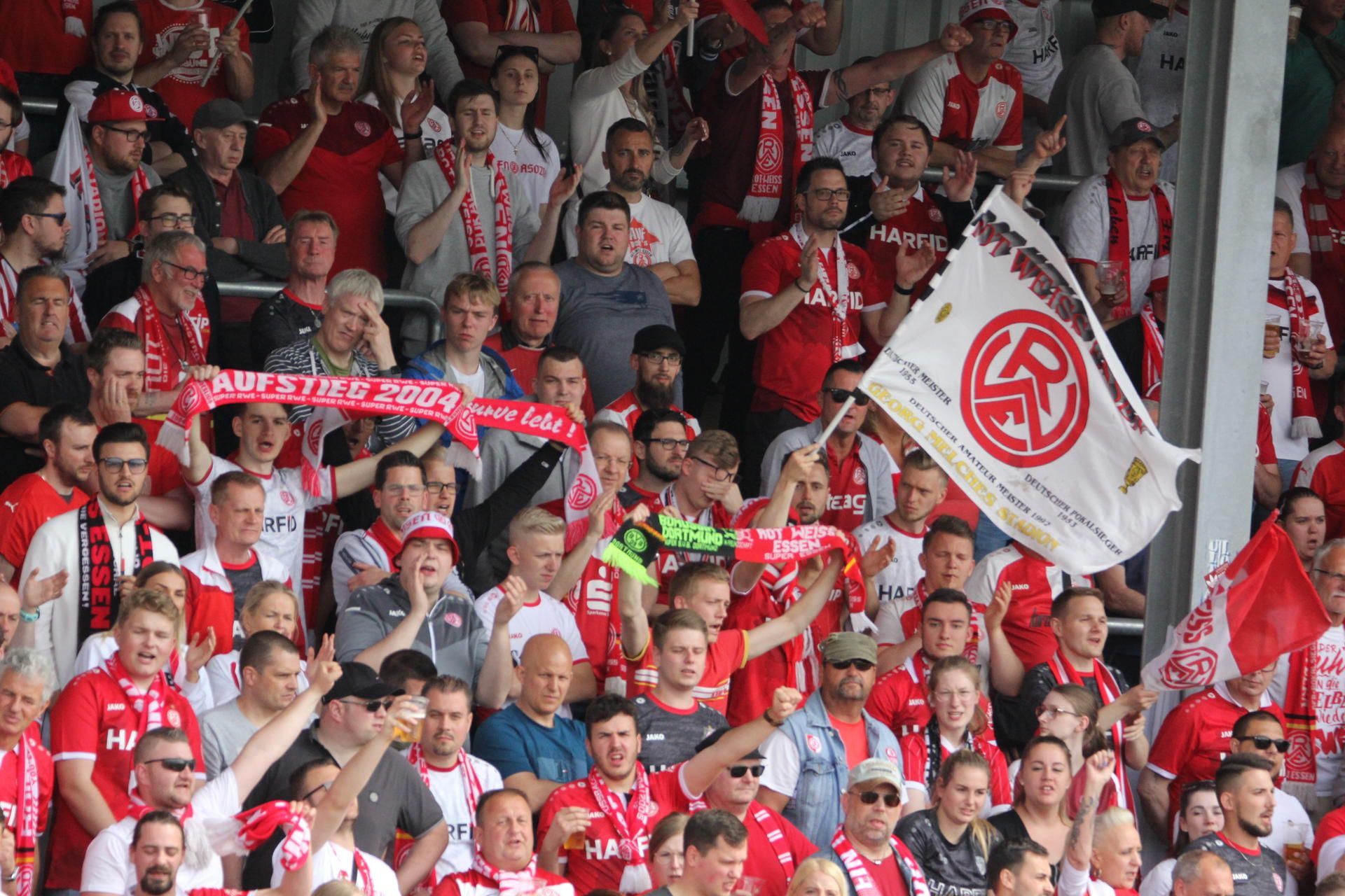 PLUS - Aufstiegsrennen Rot-Weiss Essen - 1