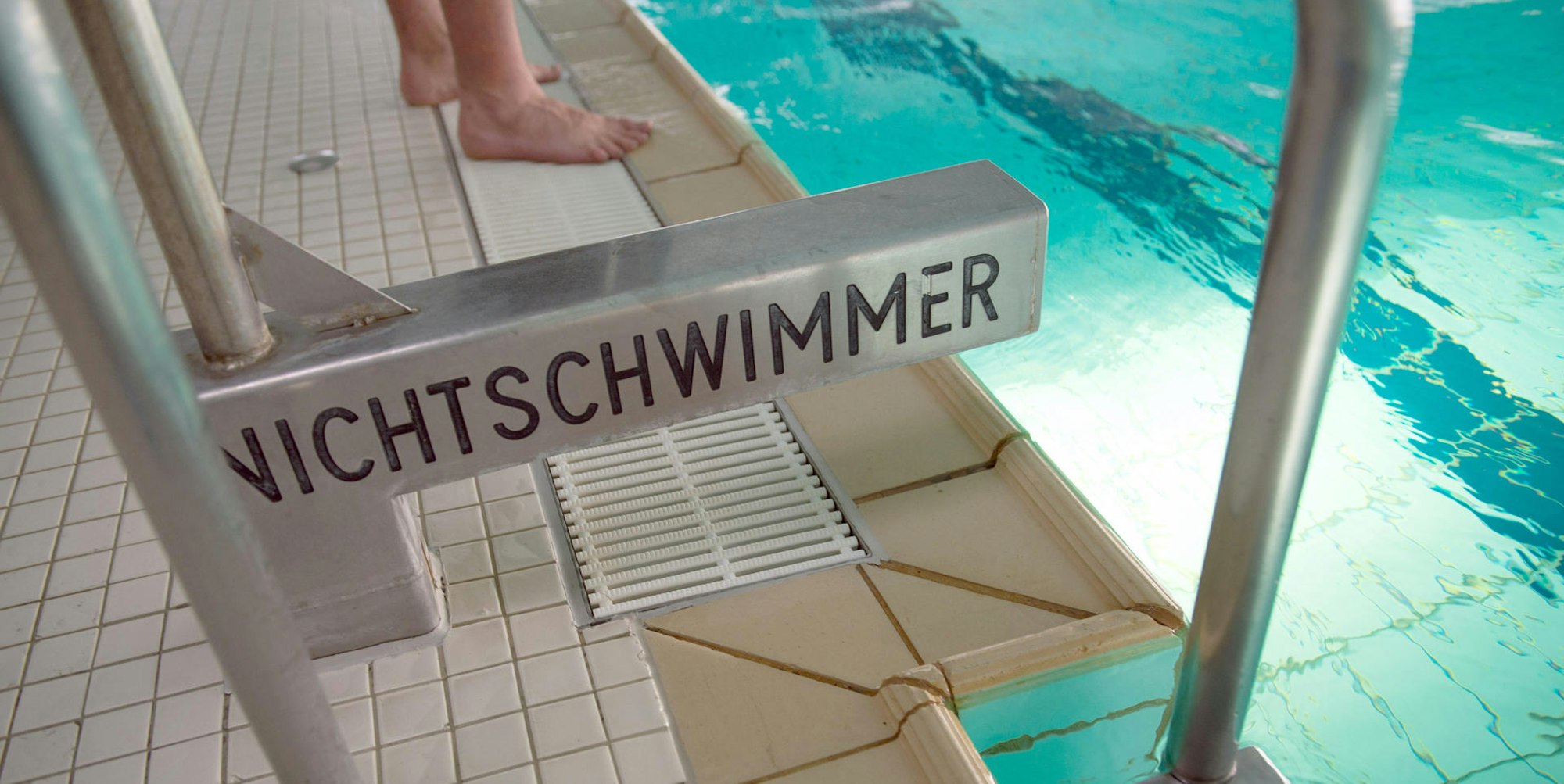 nichtschwimmer symbolbild