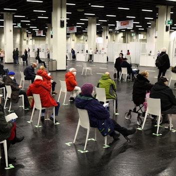 Warten auf Termin im Impfzentrum