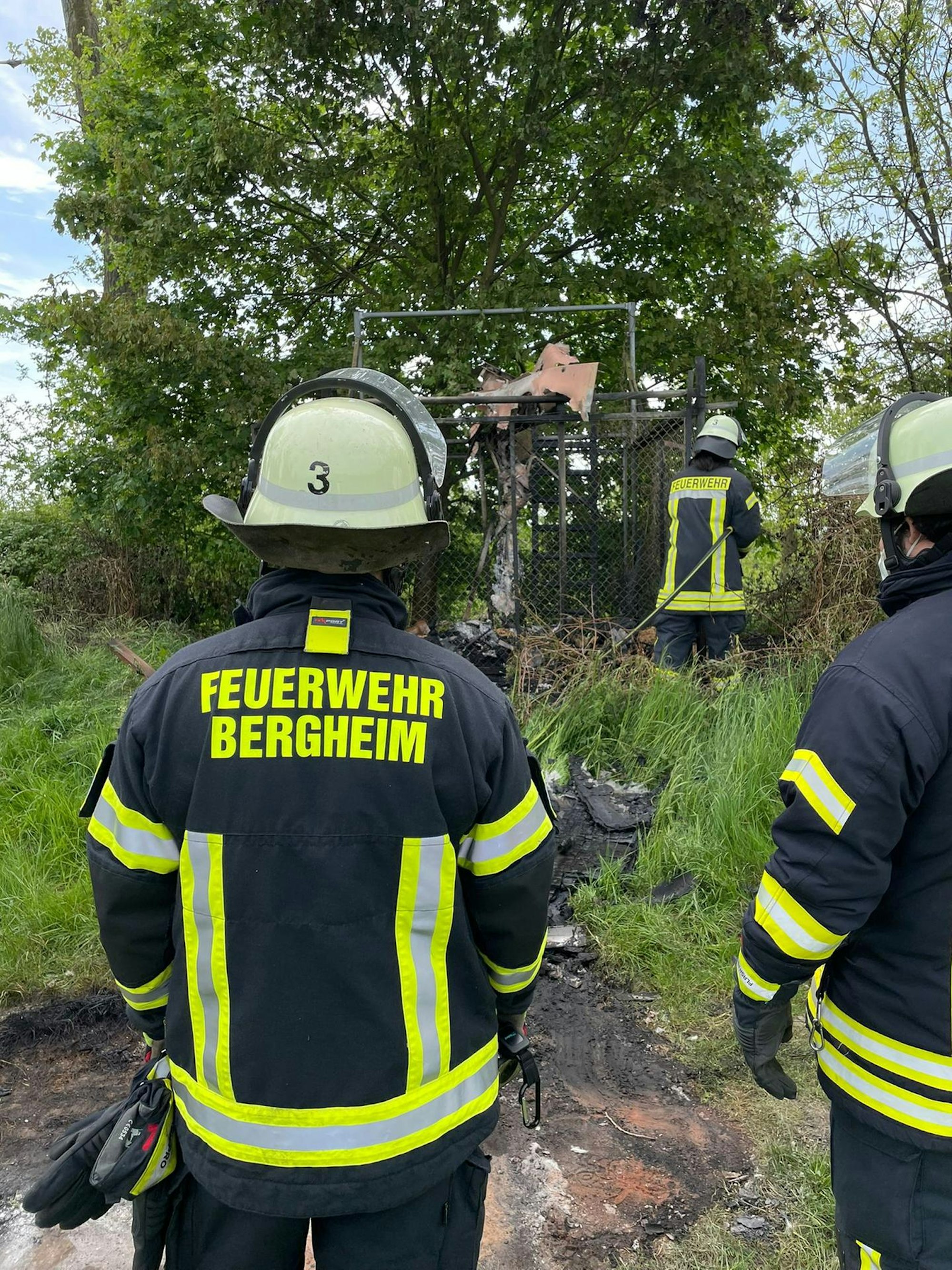 20220510-ber-hochsitze-brennen (2)