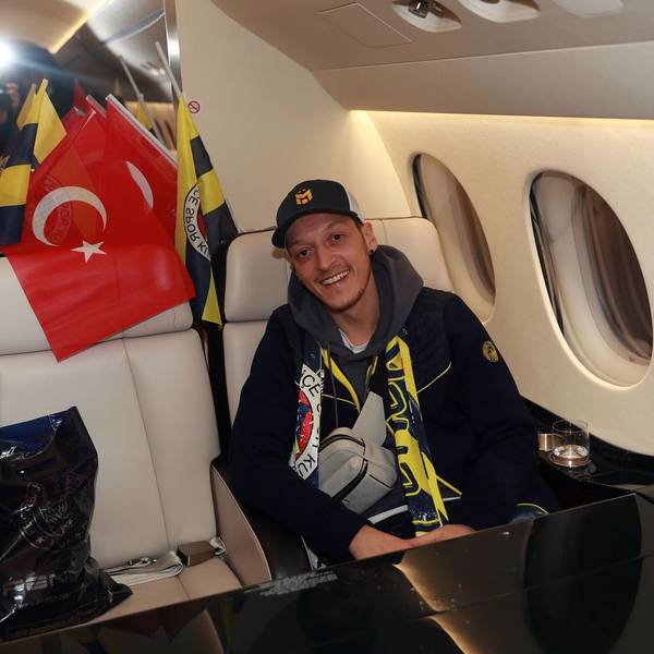 Özil auf Weg nach Istanbul