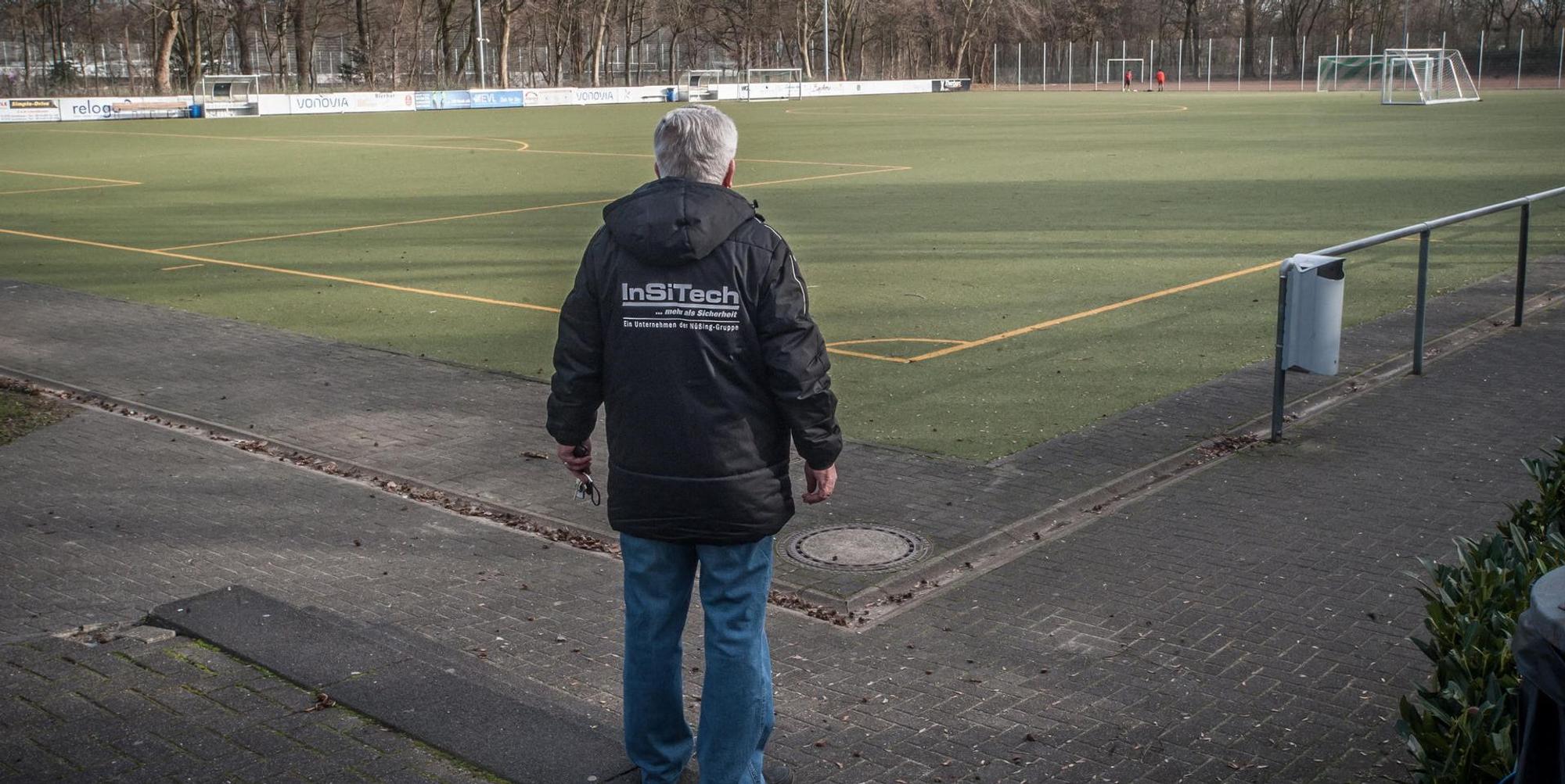 geschlossen-sportplatz-sc-leverkusen_23022021ALF_7977