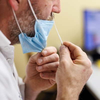 Selbsttest Corona Symbolbild