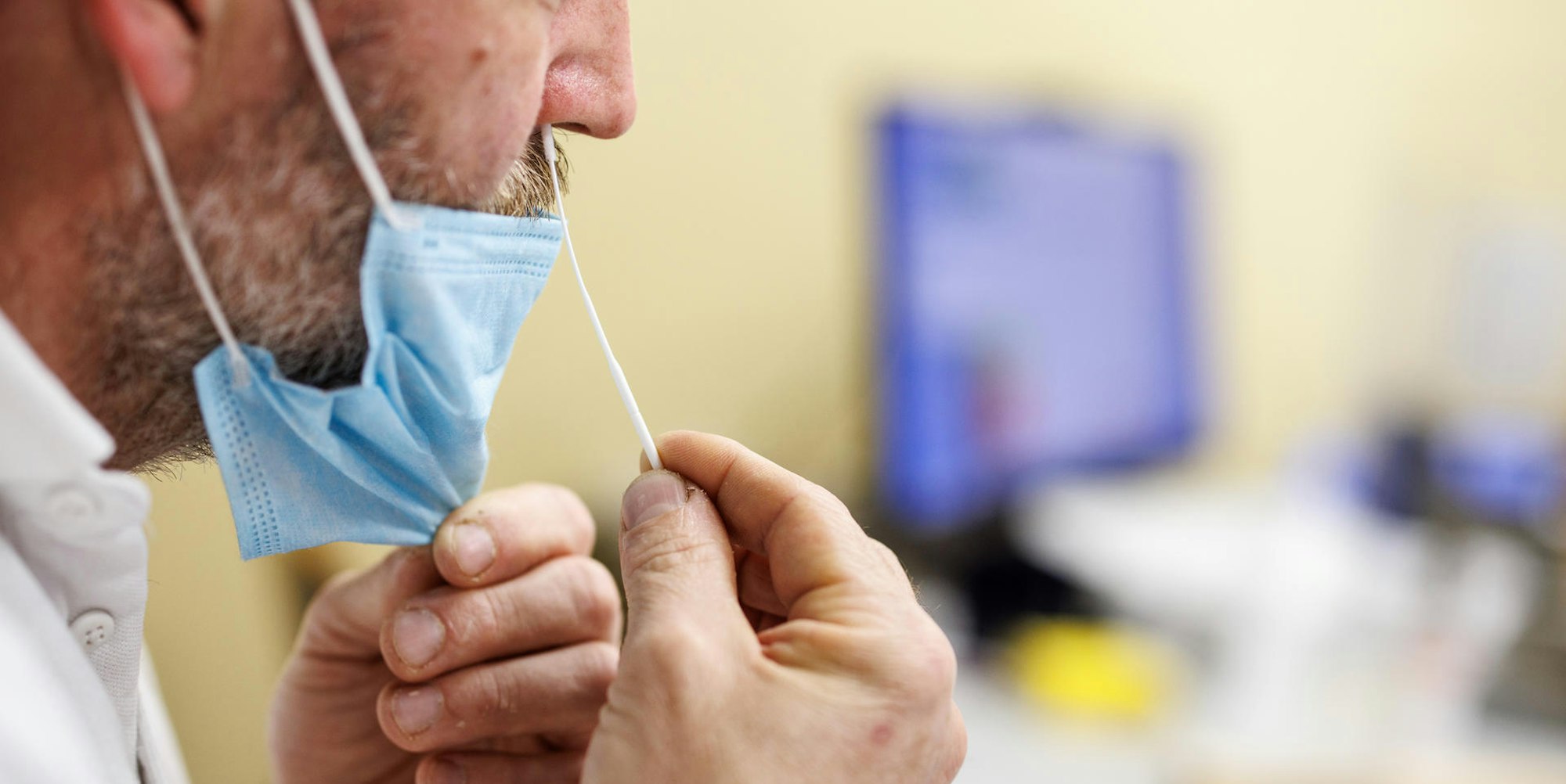 Selbsttest Corona Symbolbild