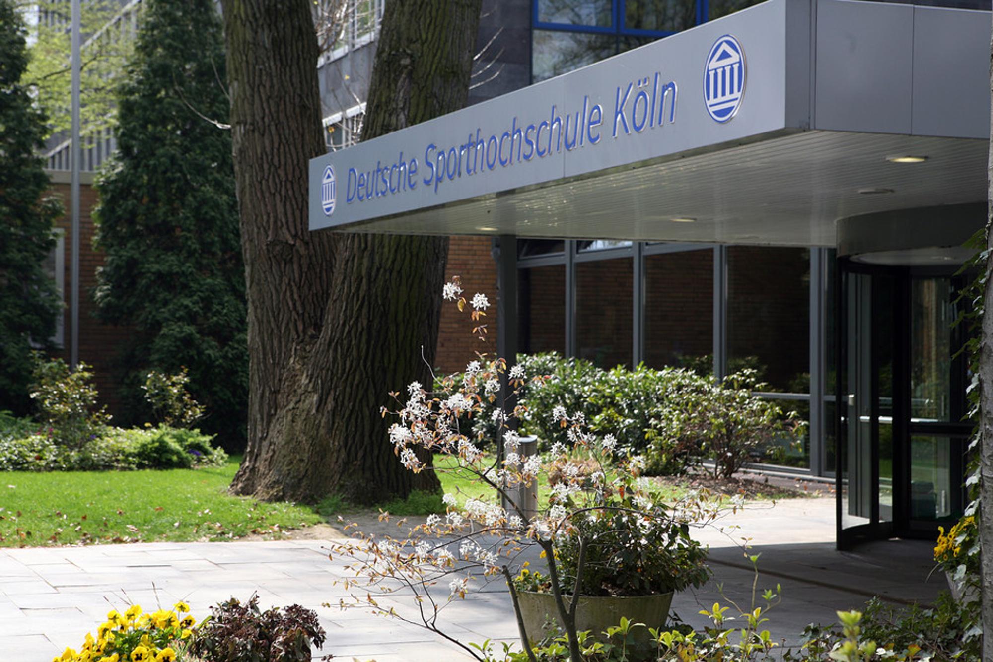 csm_Sporthochschule_Haupteingang_FrAAhling_93c4413b6d