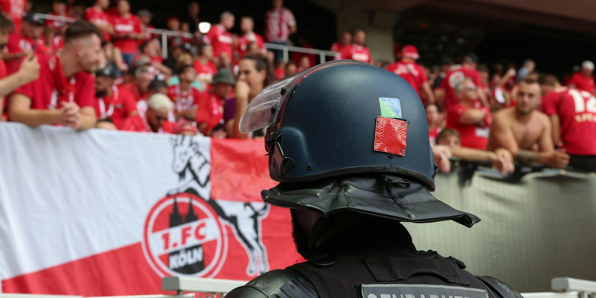 Polizei in Nizza Stadion