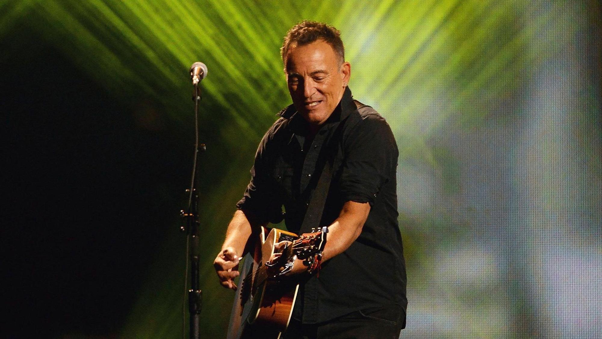 Bruce Springsteen bei einem Auftritt auf der Bühne.