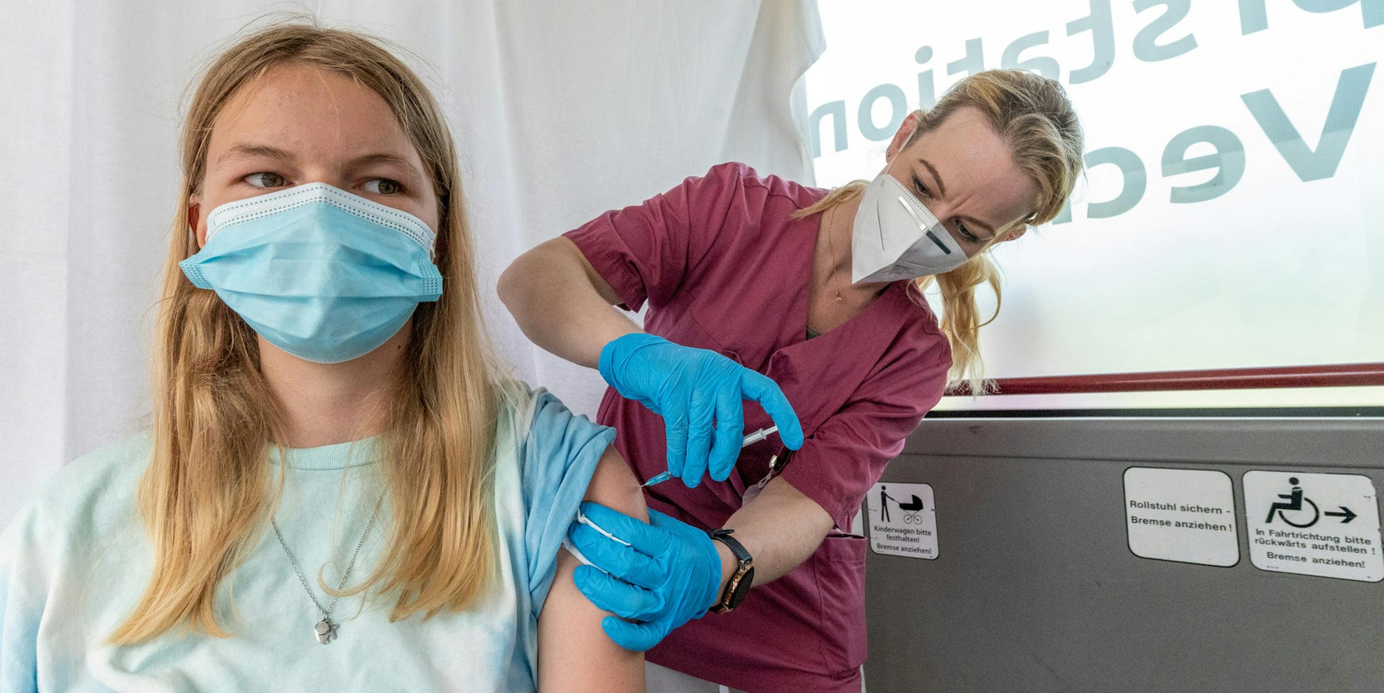 Symbolbild Impfung Jugendliche