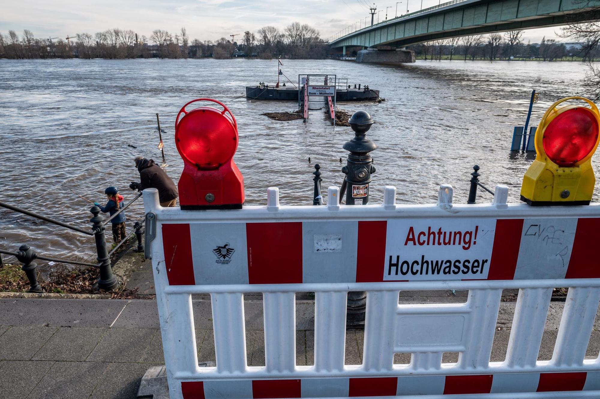 hochwasser schild weiser