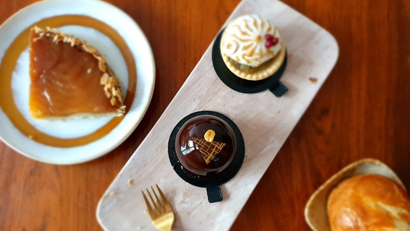 Wunderschöne Törtchen gibt es im Café Nimmersatt in der Südstadt.