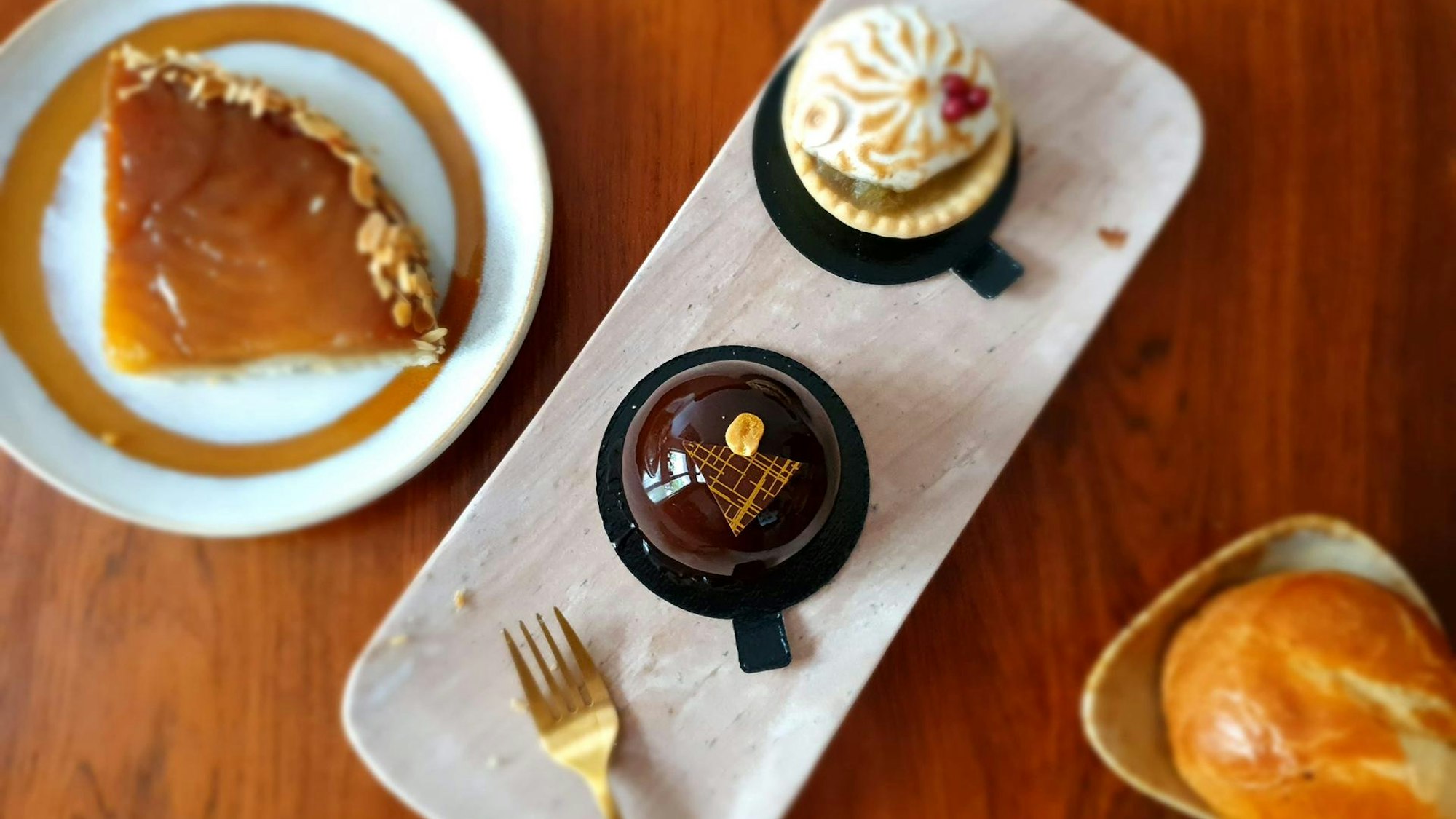 Wunderschöne Törtchen gibt es im Café Nimmersatt in der Südstadt.
