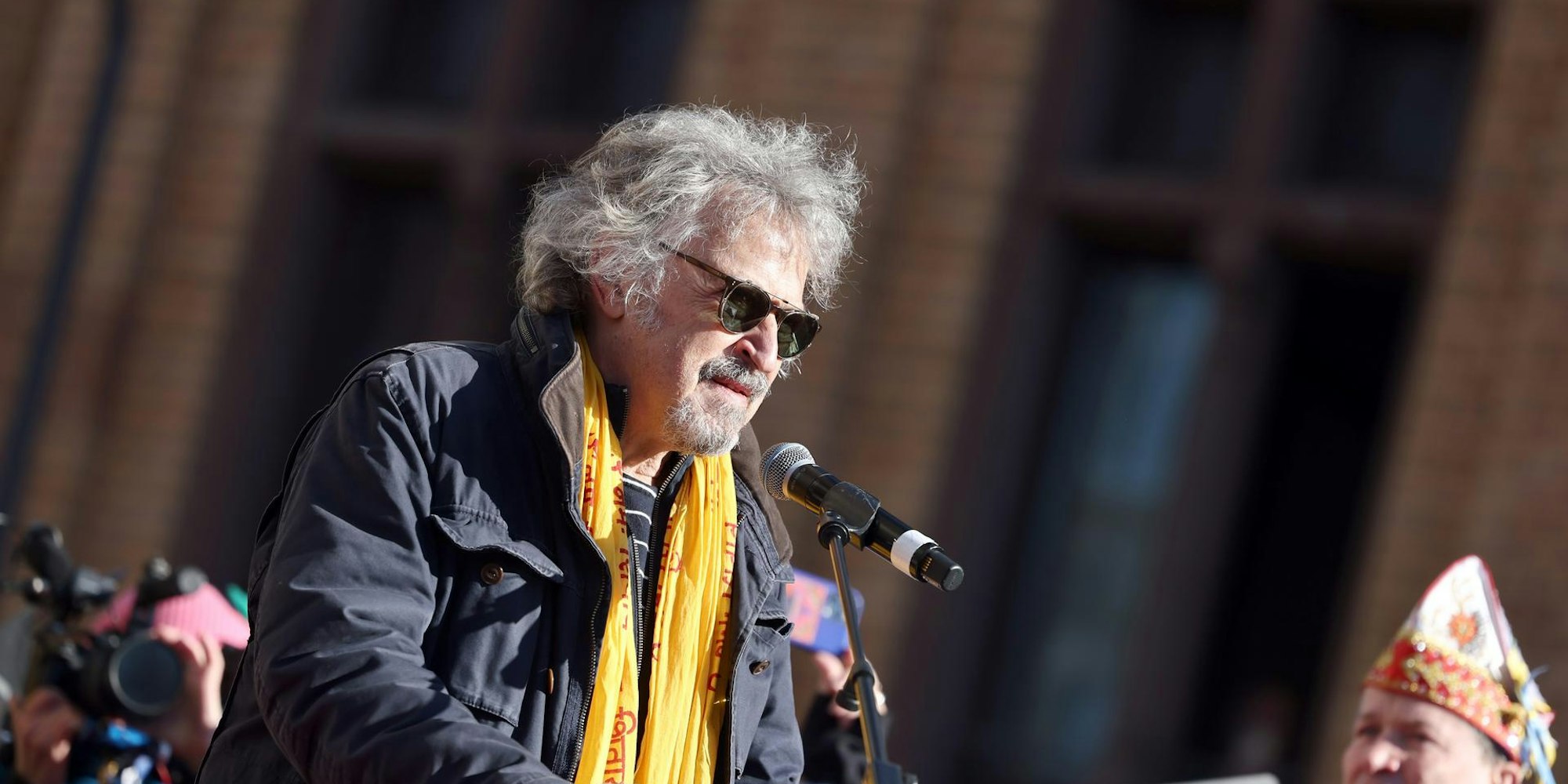 Niedecken spricht auf Kundgebung