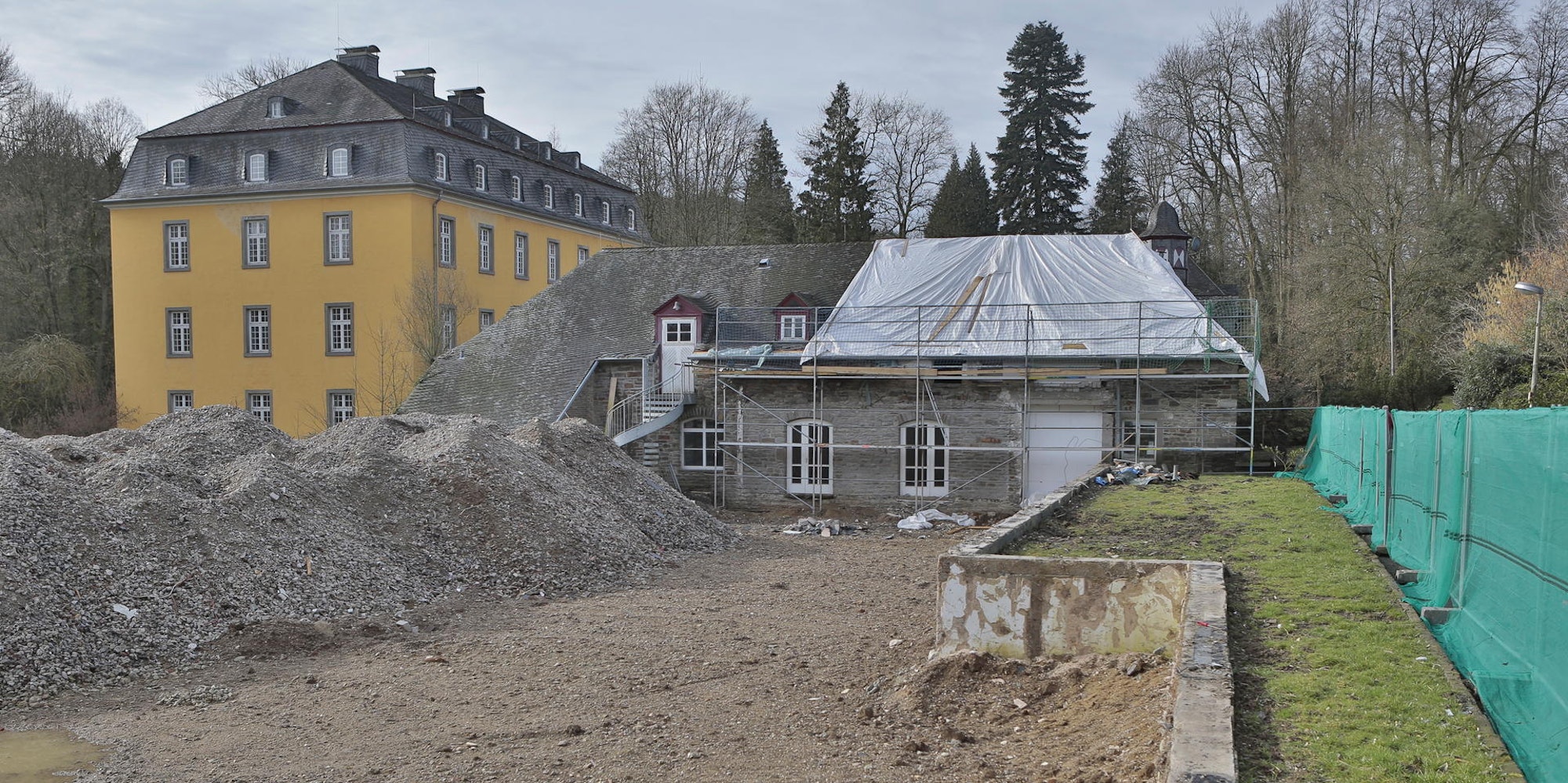 Schloss Heiligenhoven Außenaufnahme und Abrissarbeiten