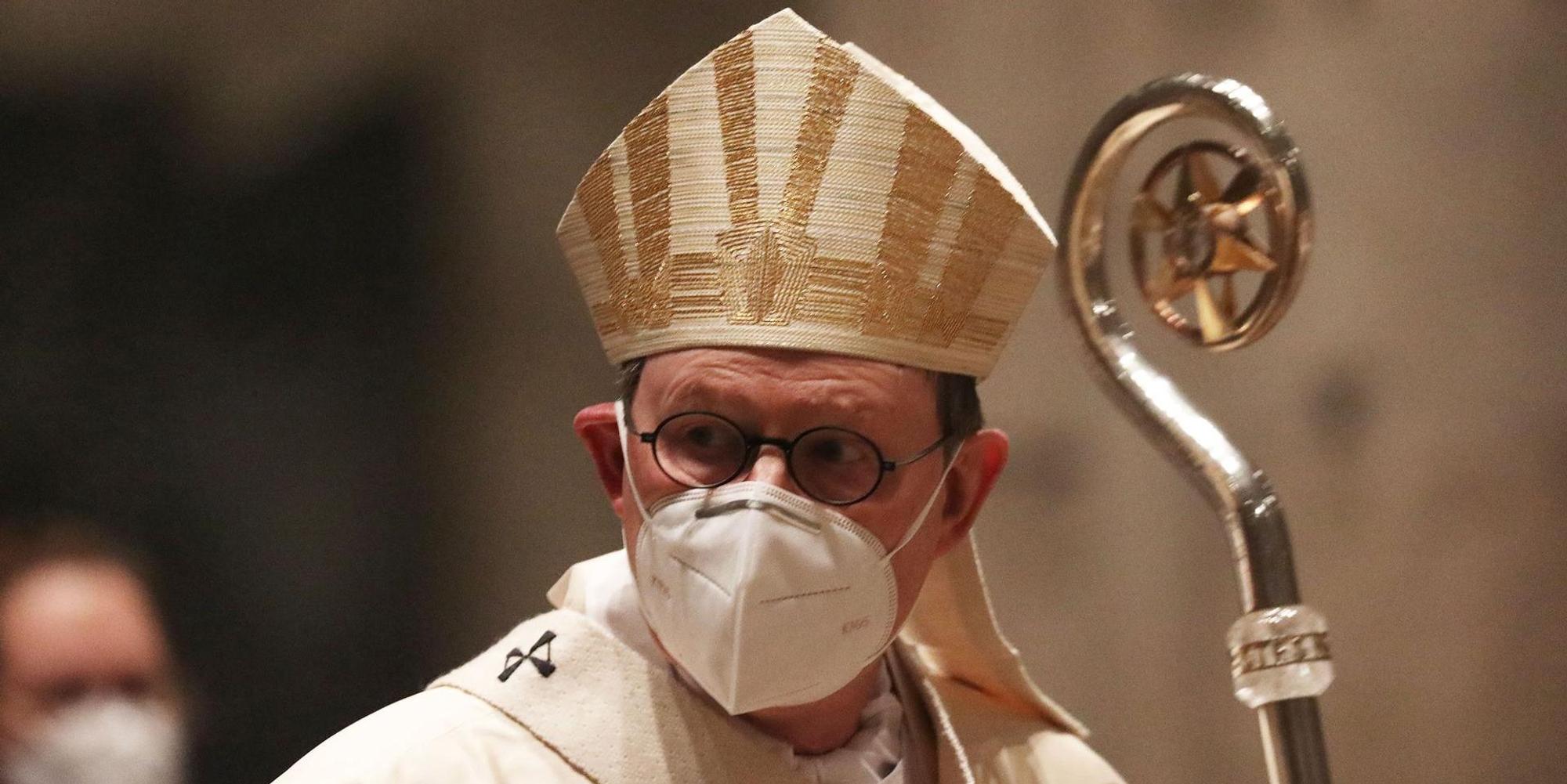 Woelki mit Maske