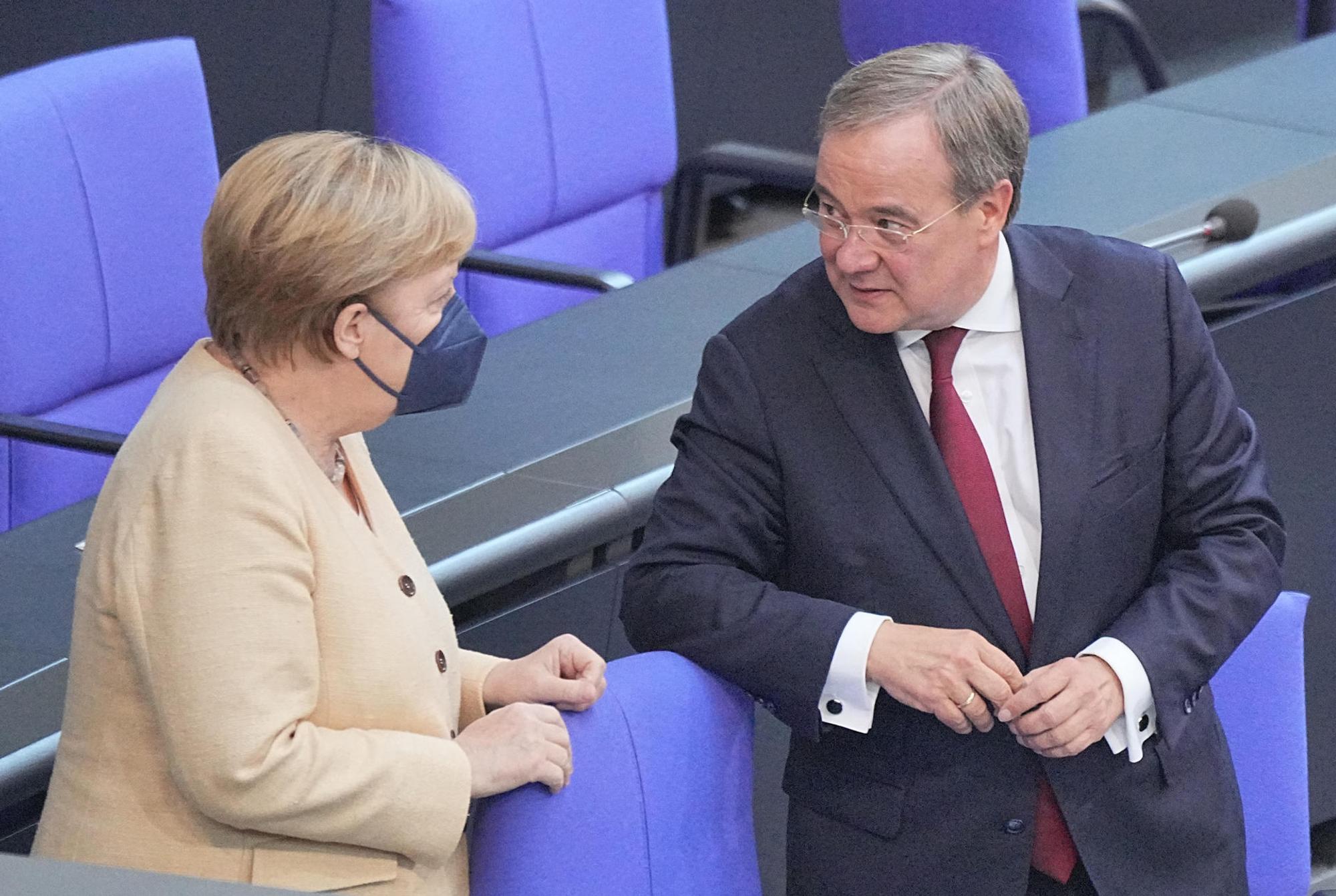 Laschet Merkel Bundestag DPA 090921