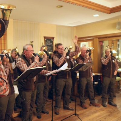 Jagdhornbläser_bei_Wildsaison