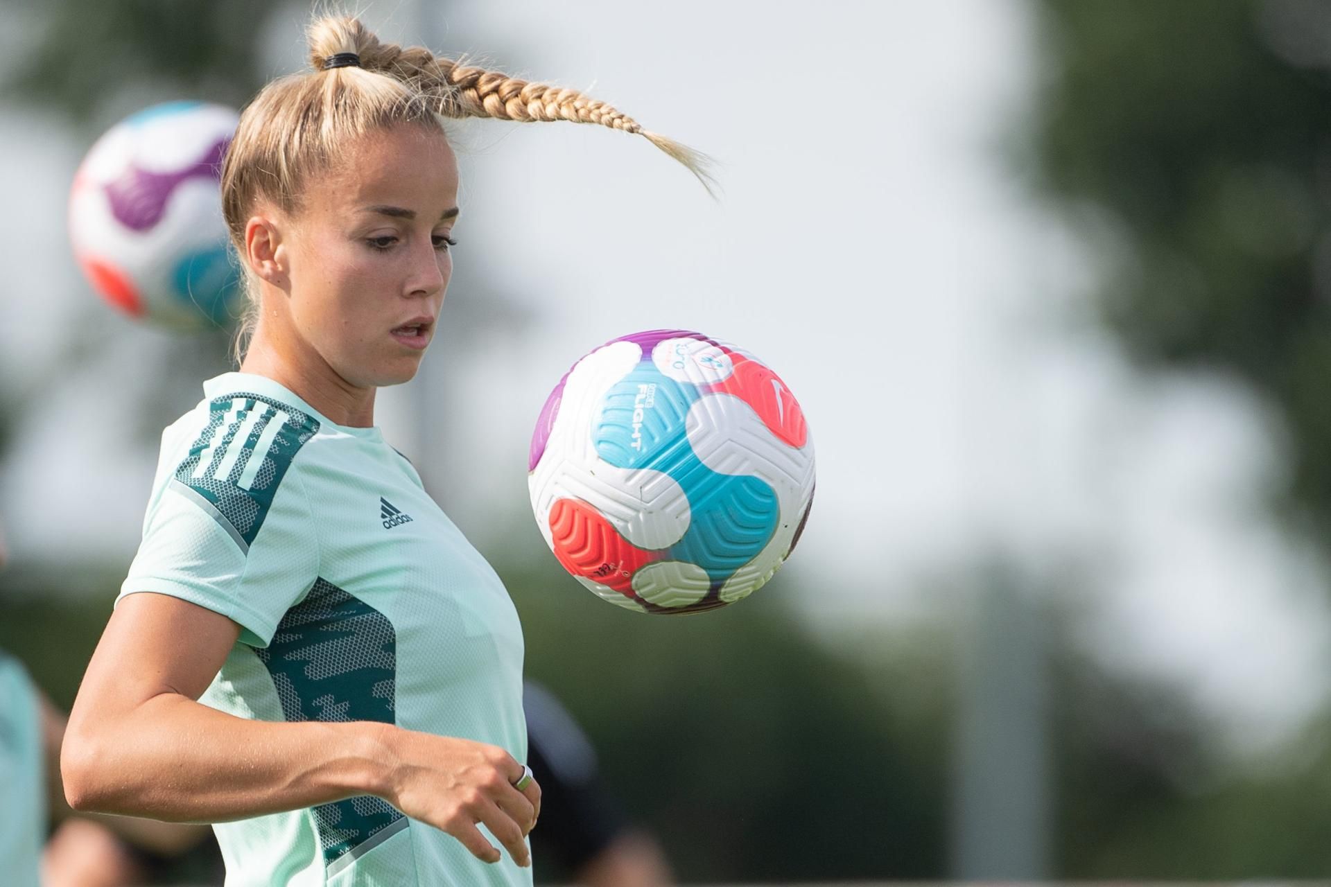 Frauenfußball 1