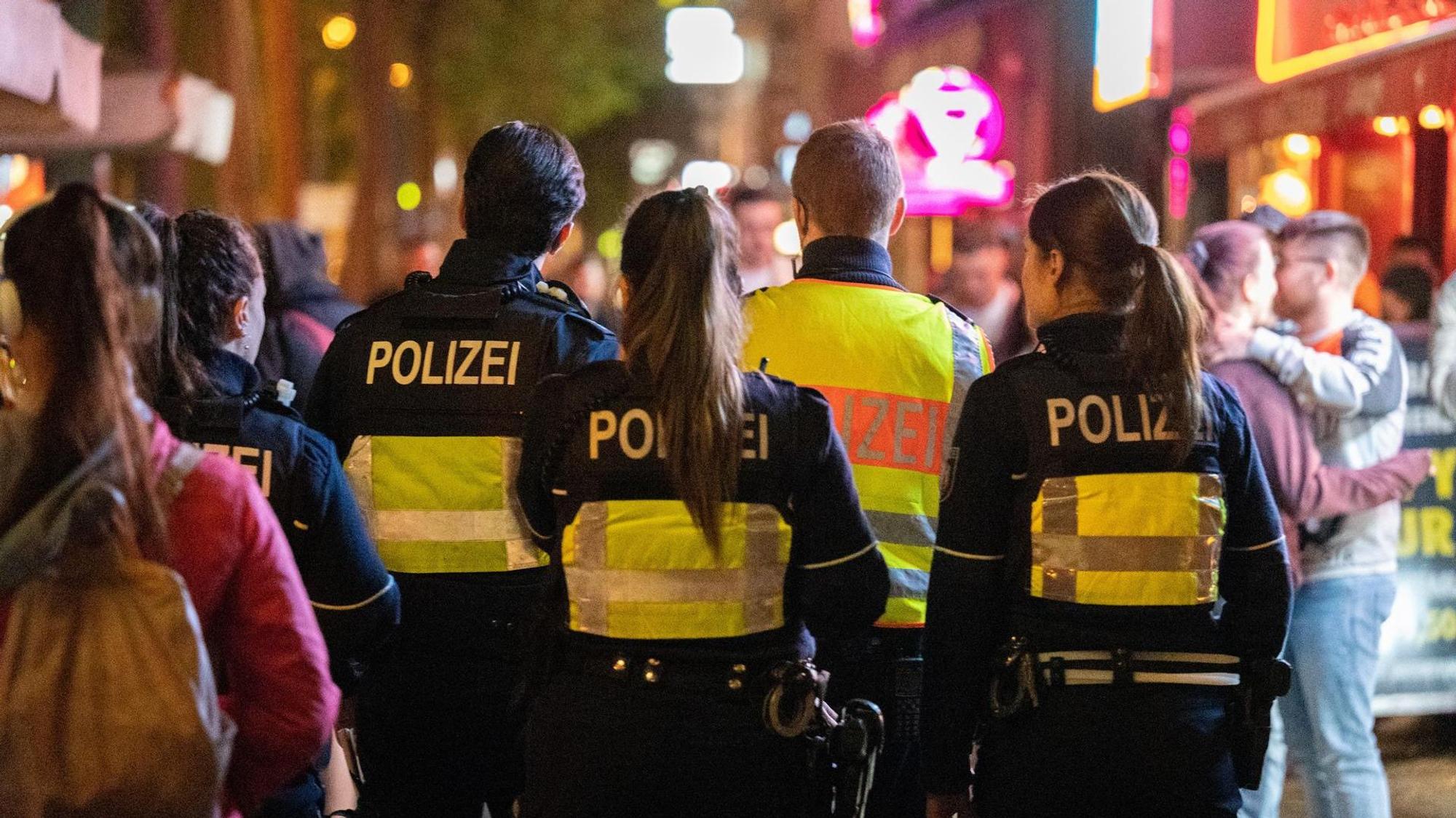 Streifengang über den Hohenzollernring am frühen Samstagmorgen