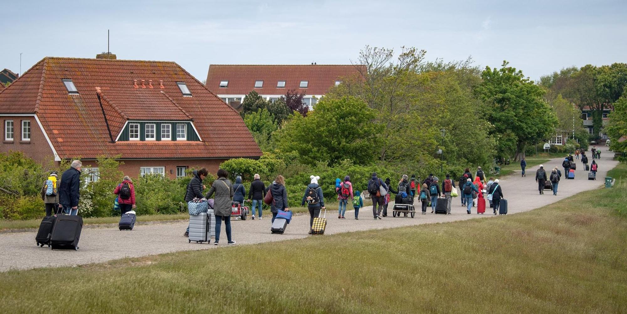 Touristen Spiekeroog dpa