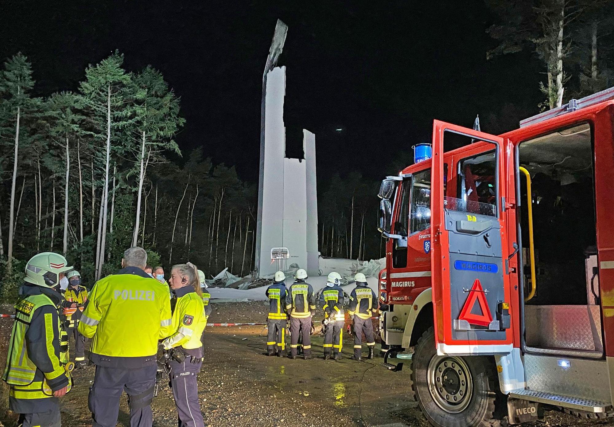 Einsatzkräfte nach Zusammenbruch