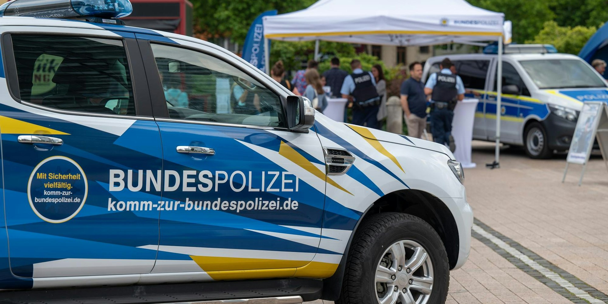 Bundespolizei macht Werbung WEISER
