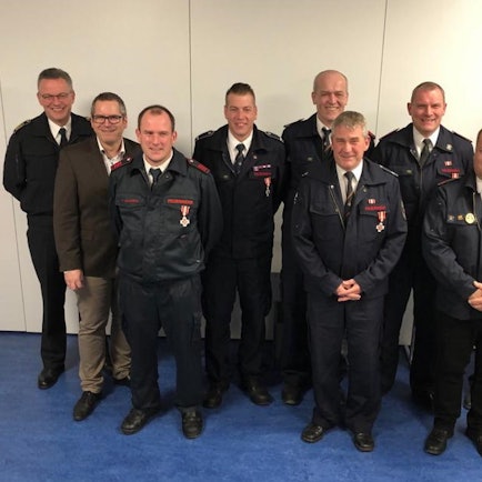 Pressemitteilung_Silberne_und_goldene_Feuerwehrehrenzeic