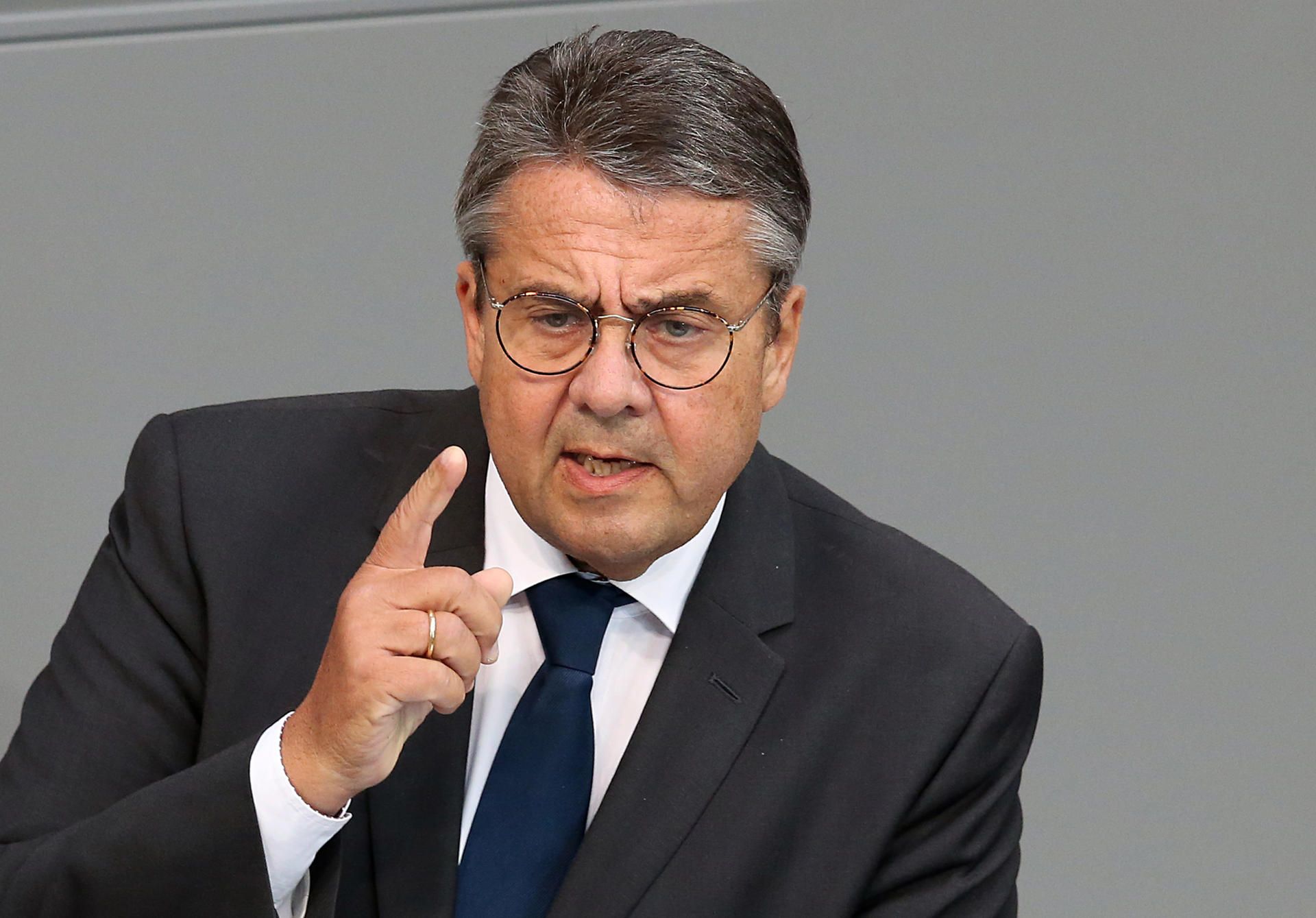 sigmar gabriel finger - vda