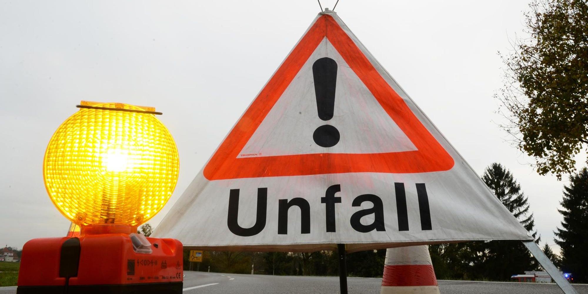 Unfall mit Warndreieck dpa
