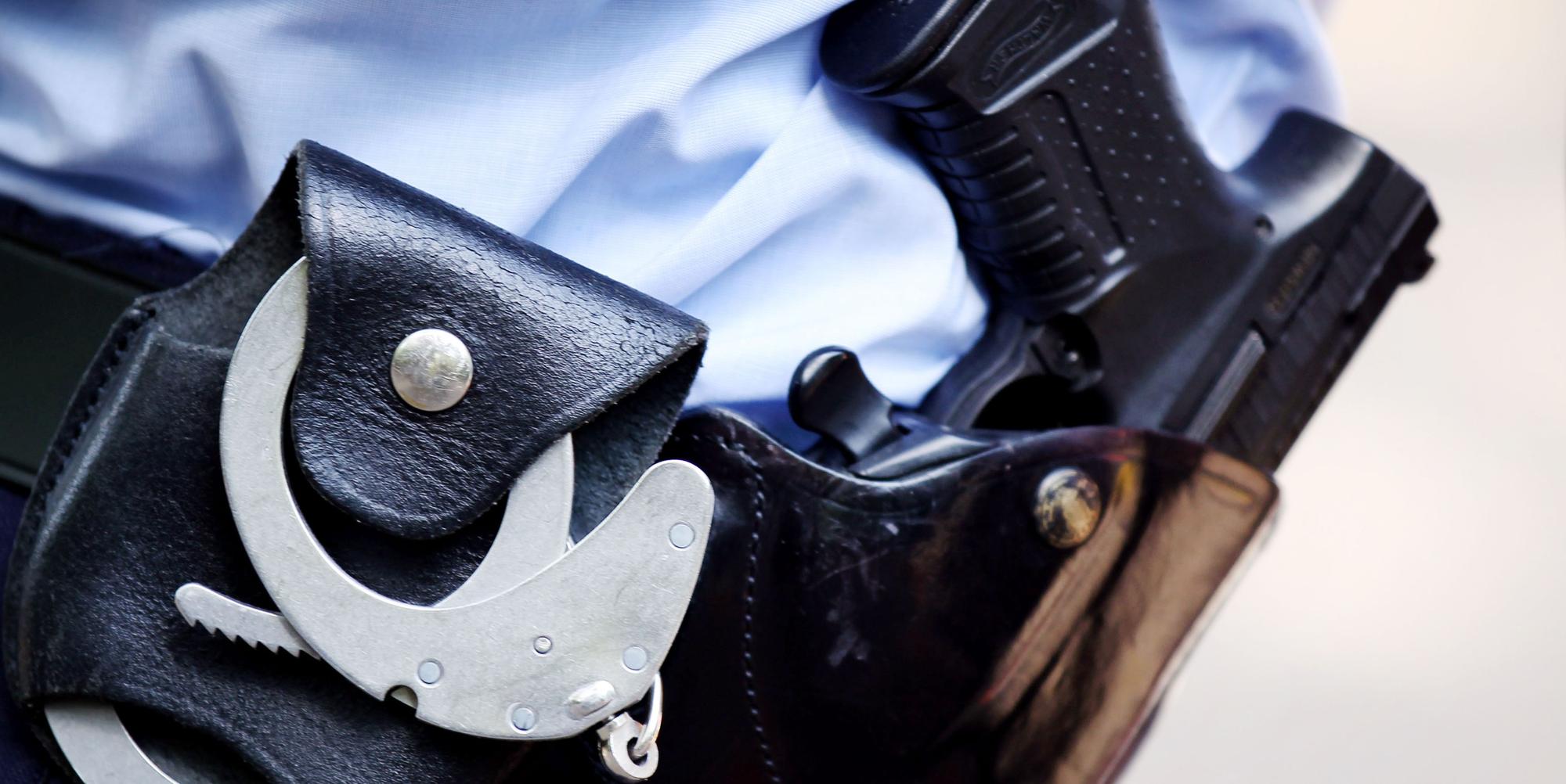 handschellen,waffe