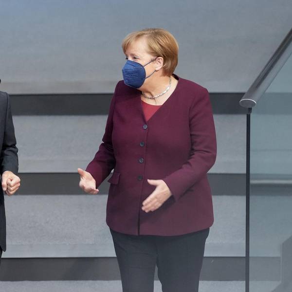 Bundestag Merkel Scholz 111121