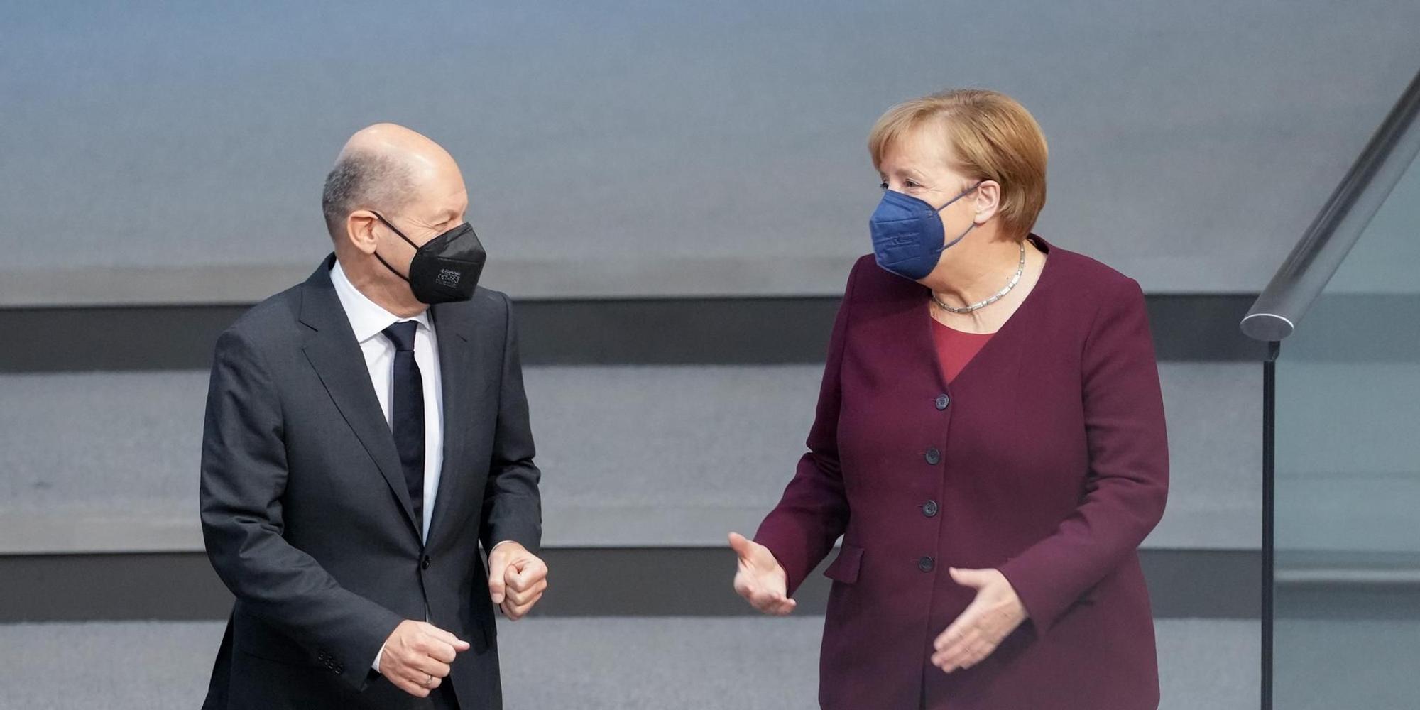 Bundestag Merkel Scholz 111121