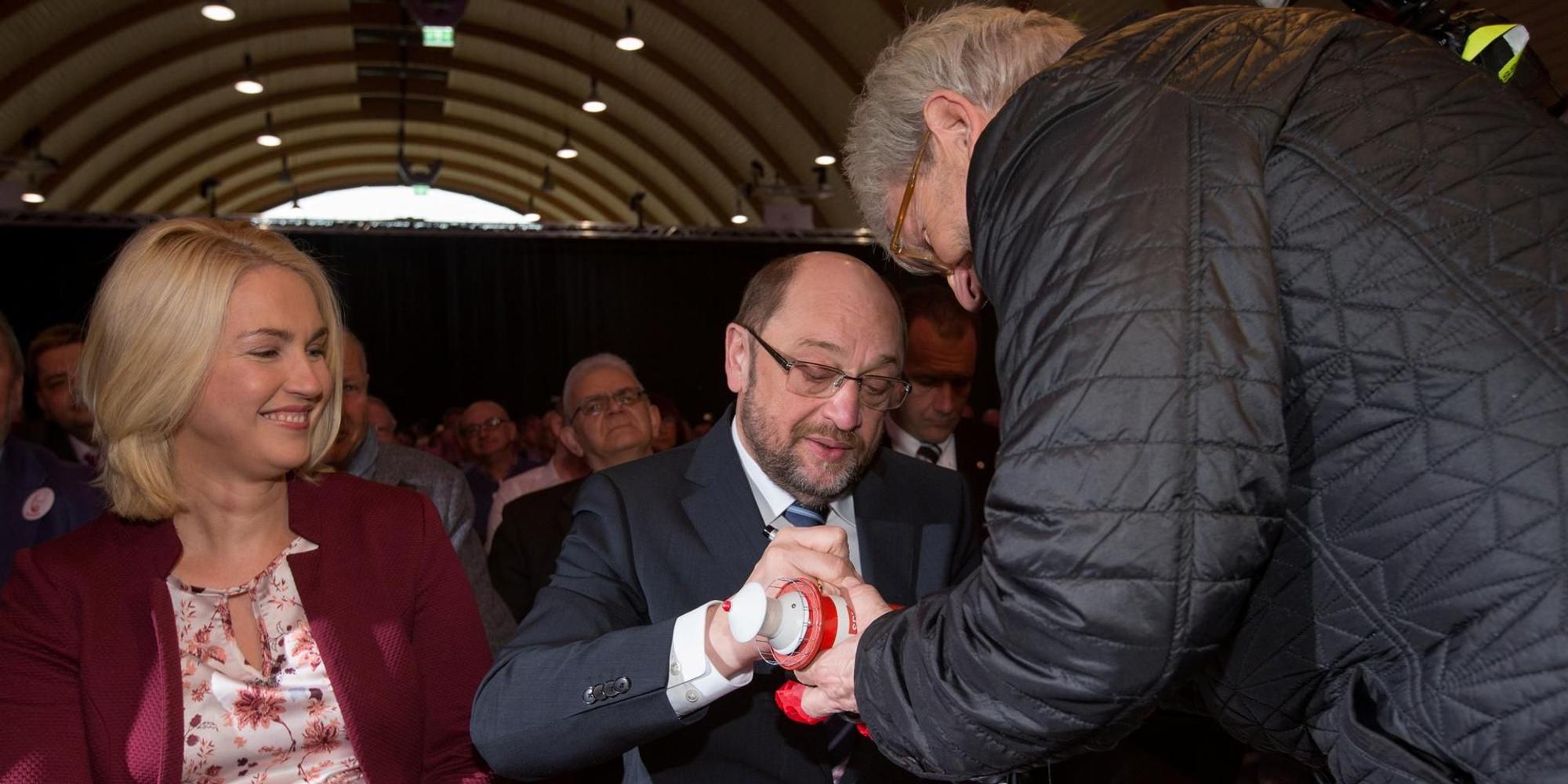 SPD Martin Schulz muss Unterschriften geben