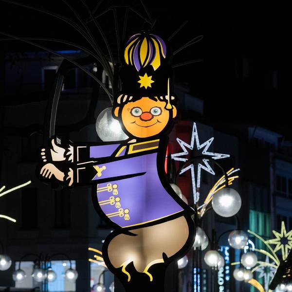 Beleuchtete Figur Karneval Innenstadt