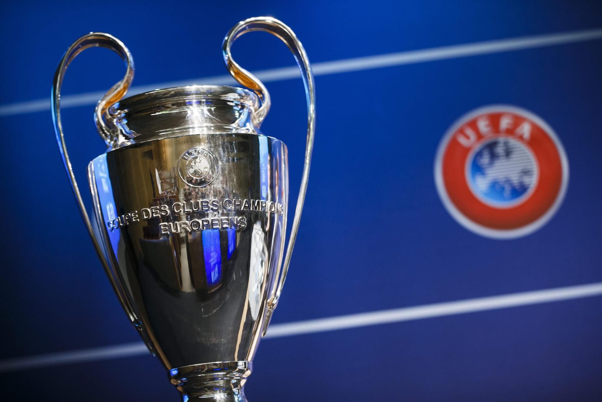 Champions League Pokal 101218