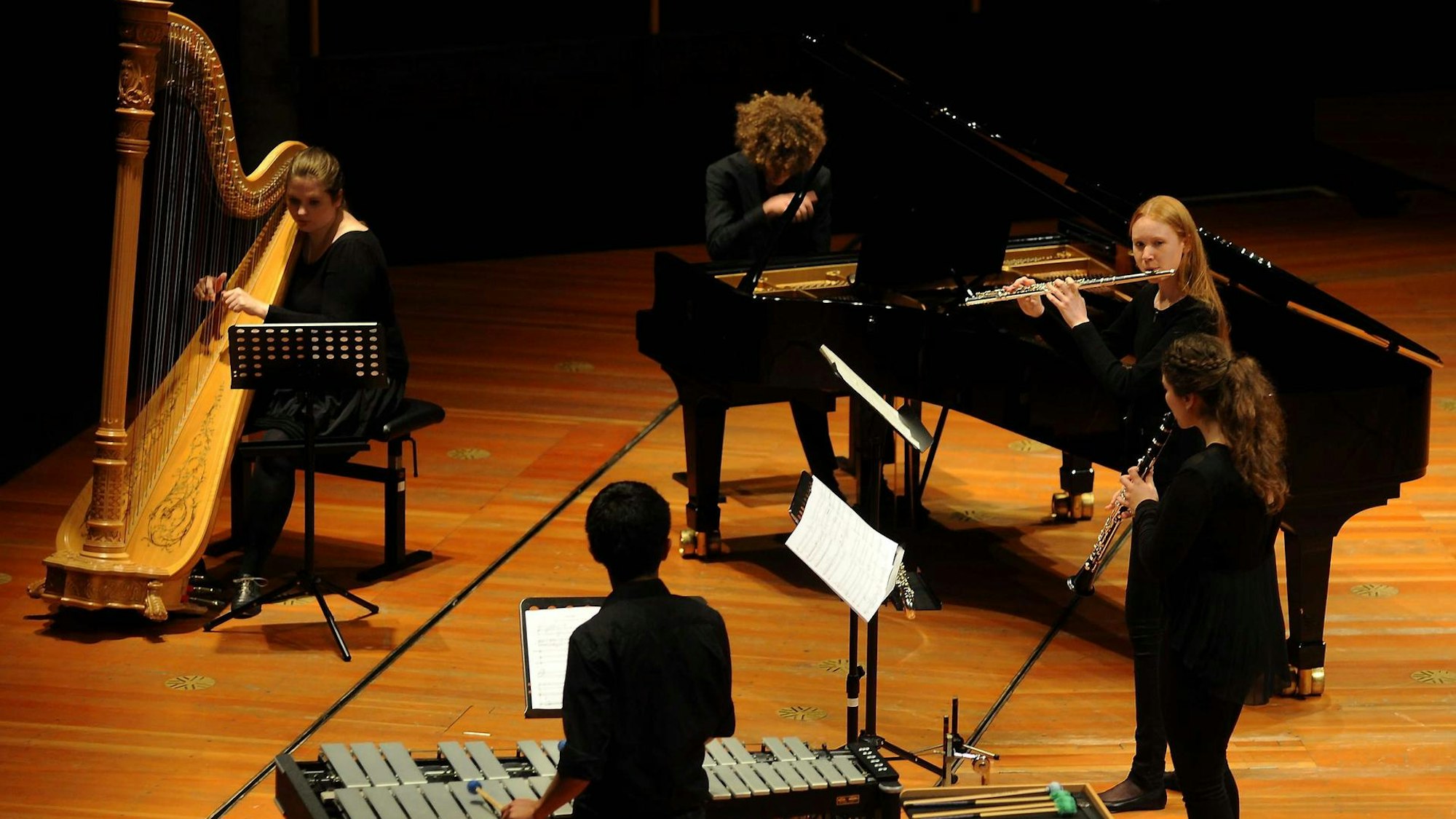 Junge Musiker des Studio Musikfabrik in der Hochschule für Musik und Tanz
