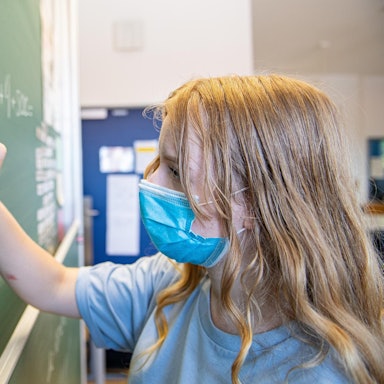 Schülerin Maske NRW