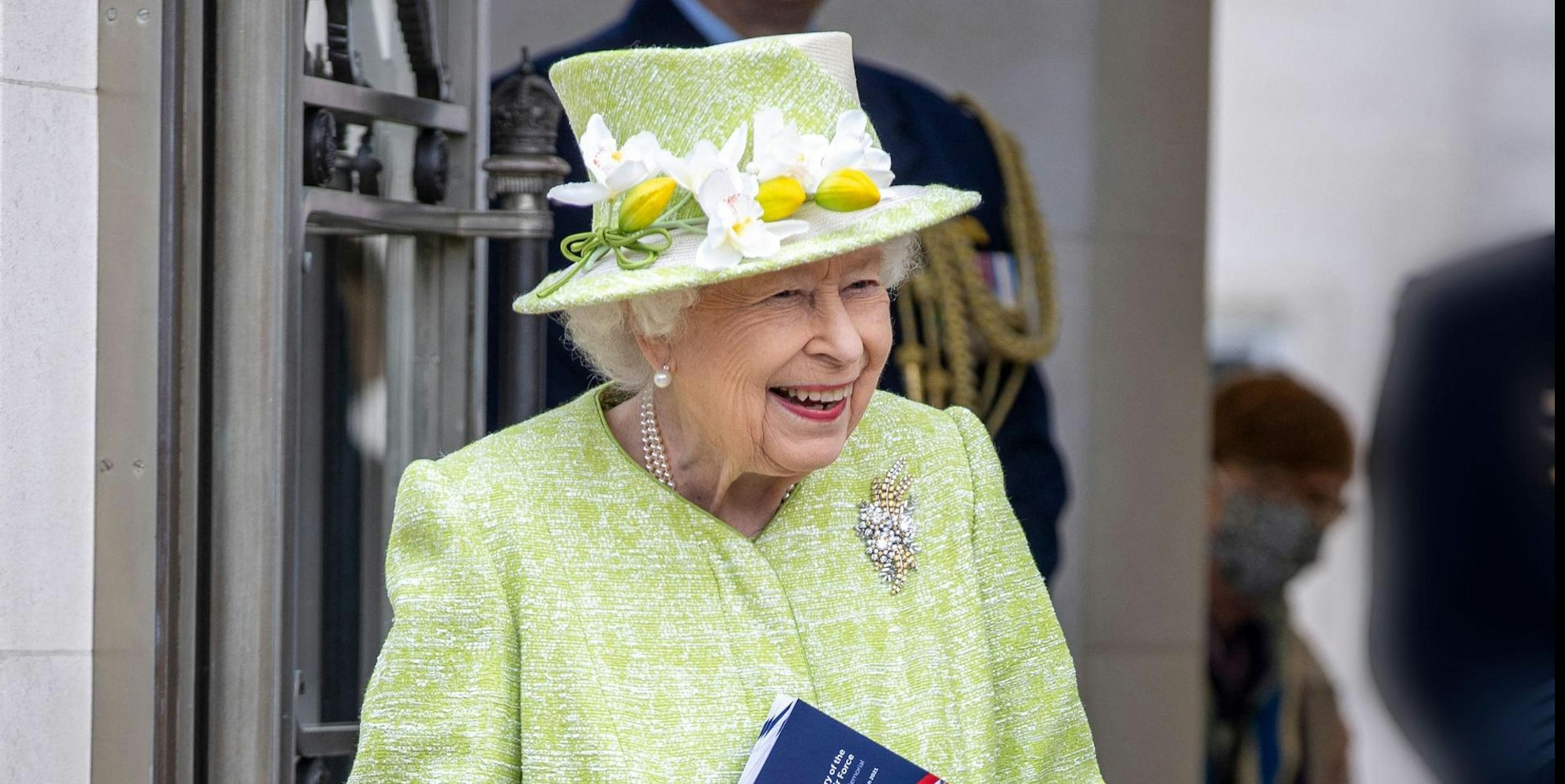 Queen Elizabeth 010421