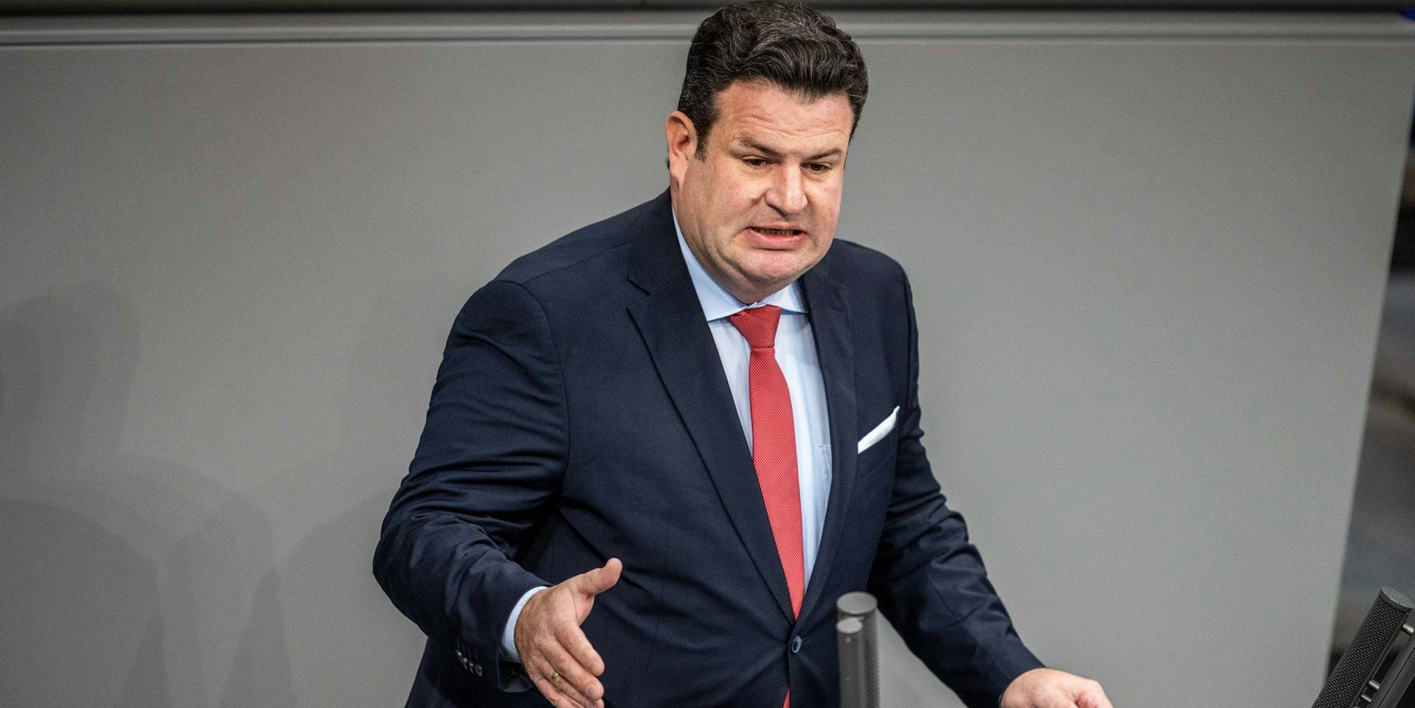 Heil kontert Merz