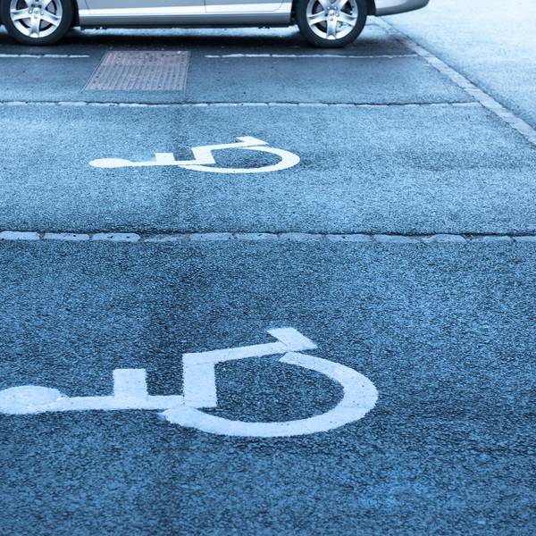 Behindertenparkplatz