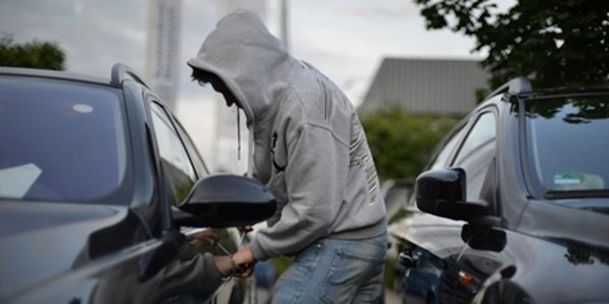 Einbrecher Auto aufgeknackt