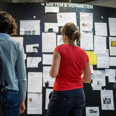 Studenten_suchen_Woh_58971200