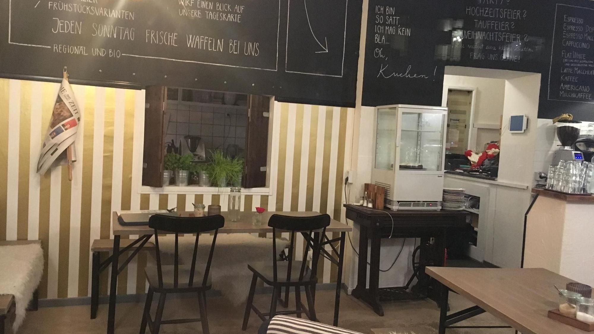 Der heimelige Innenraum des Café Walter