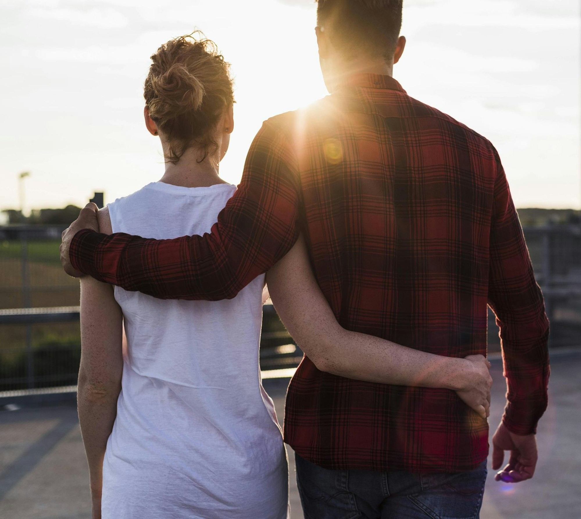 Paar_Partnerwahl_Mann_Frau_Arm_Umarmung_