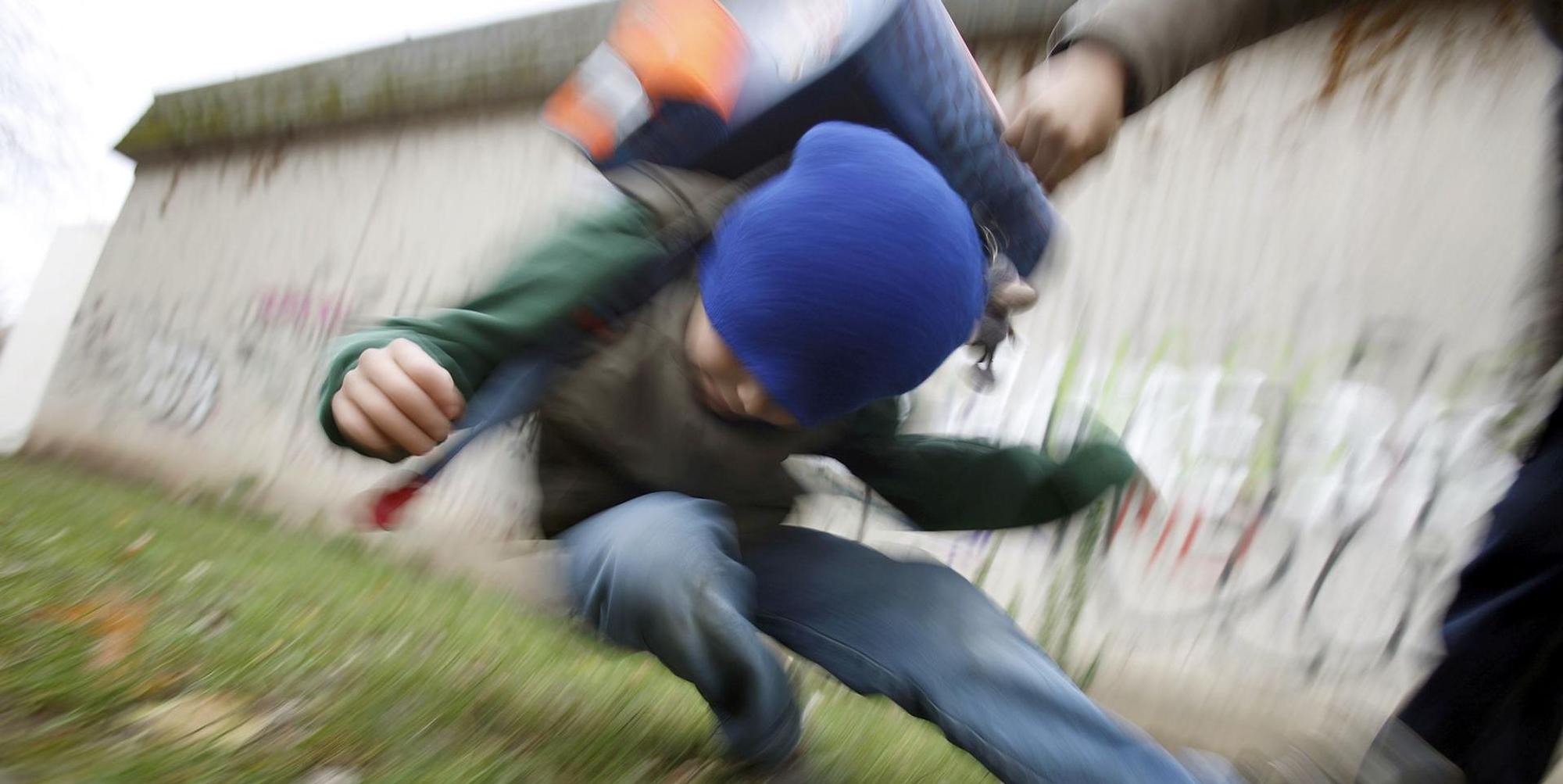 dpa Symbolbild Gewalt Jugendliche