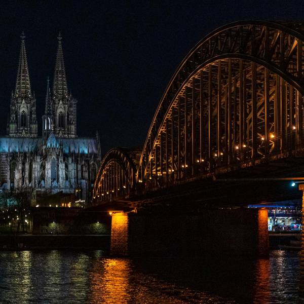 Dom Earth Hour beleuchtet