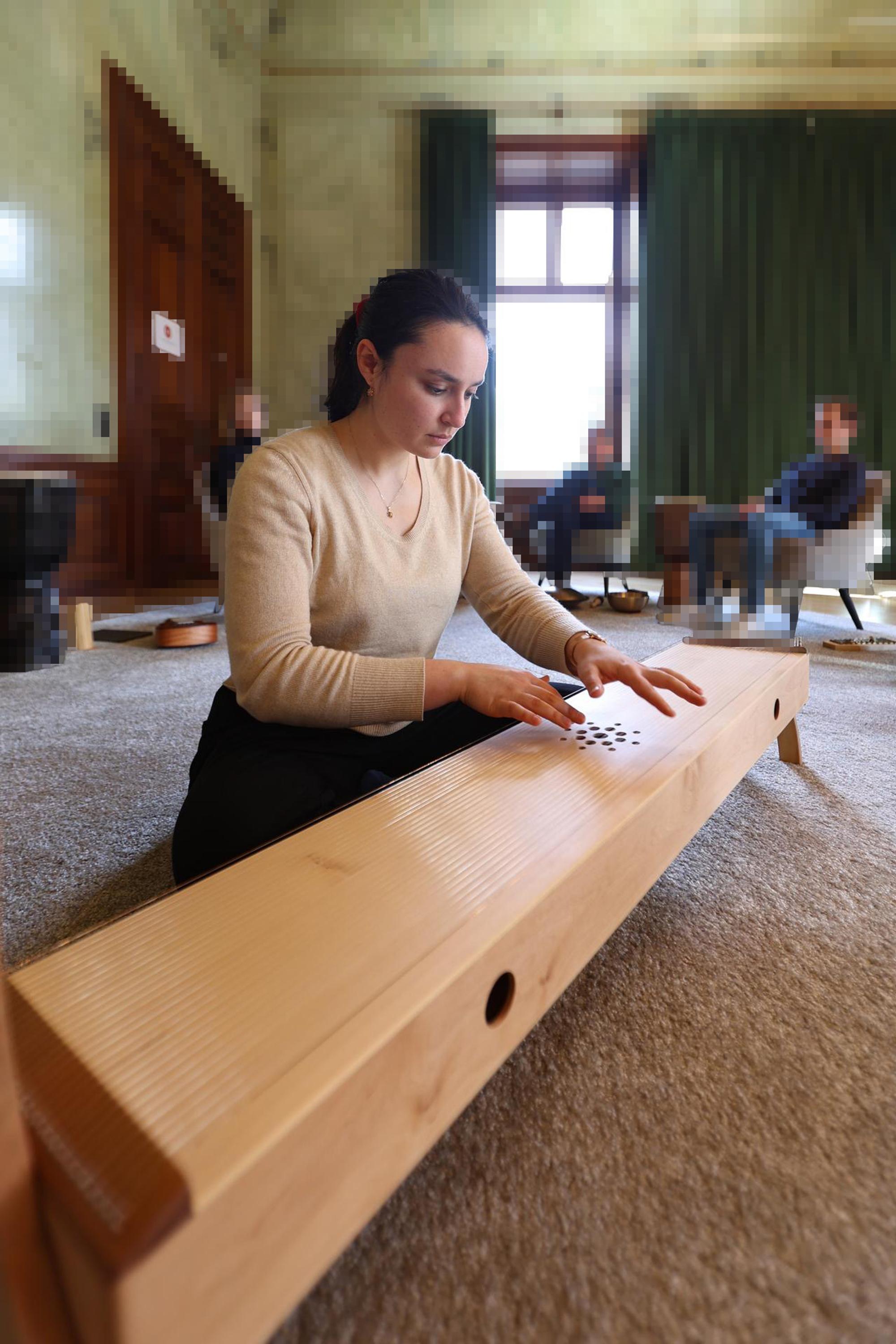 Musiktherapeutin Esra Mutlu in der Klinik Gracht.