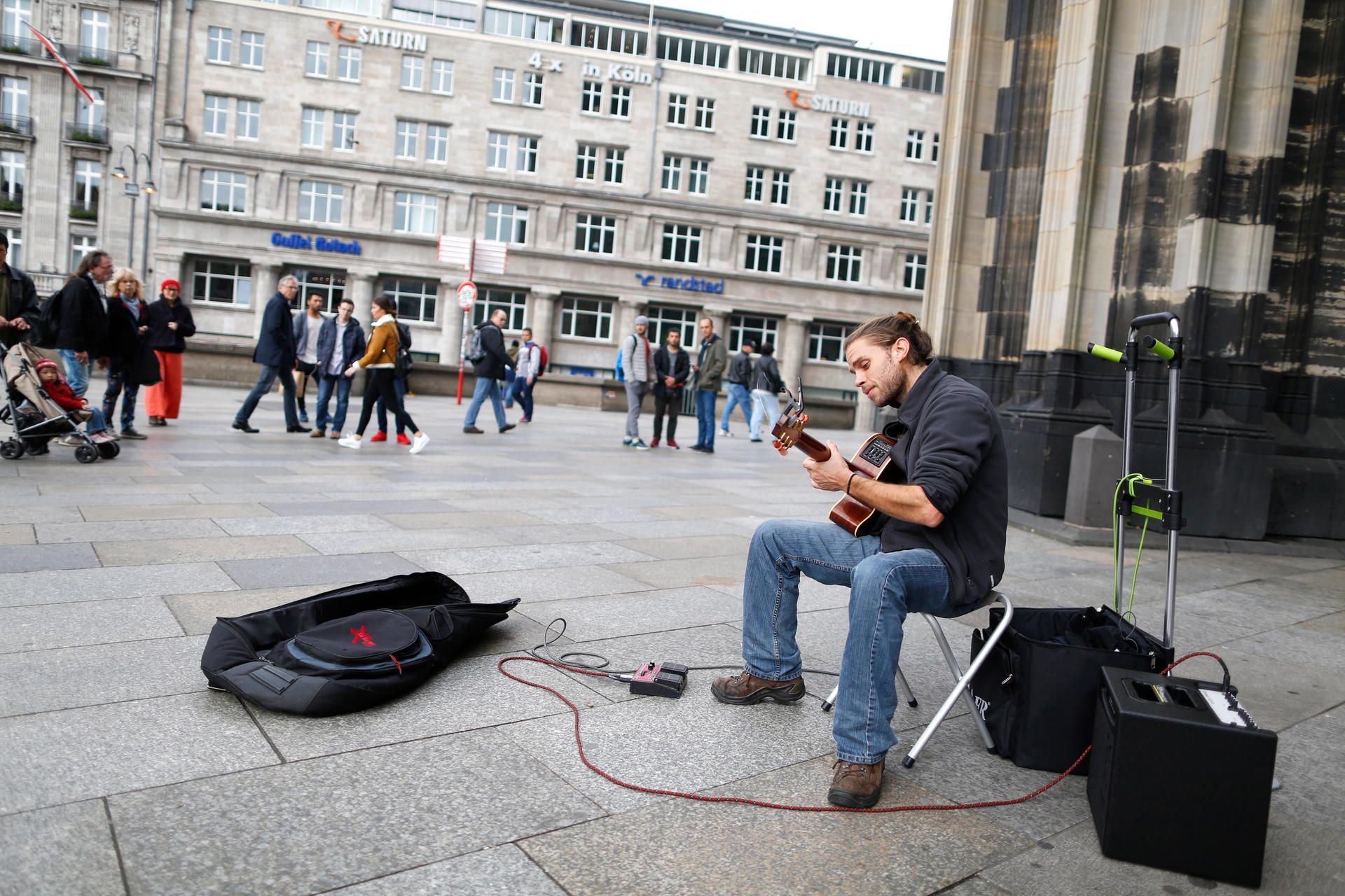 Straßenmusiker Verstärker Köln